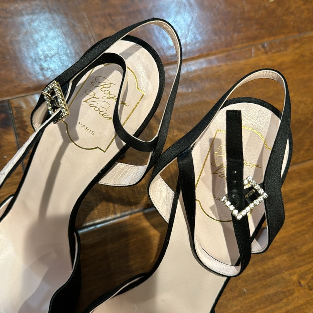 Roger Vivier Buckle Heel - Picture 6 of 10